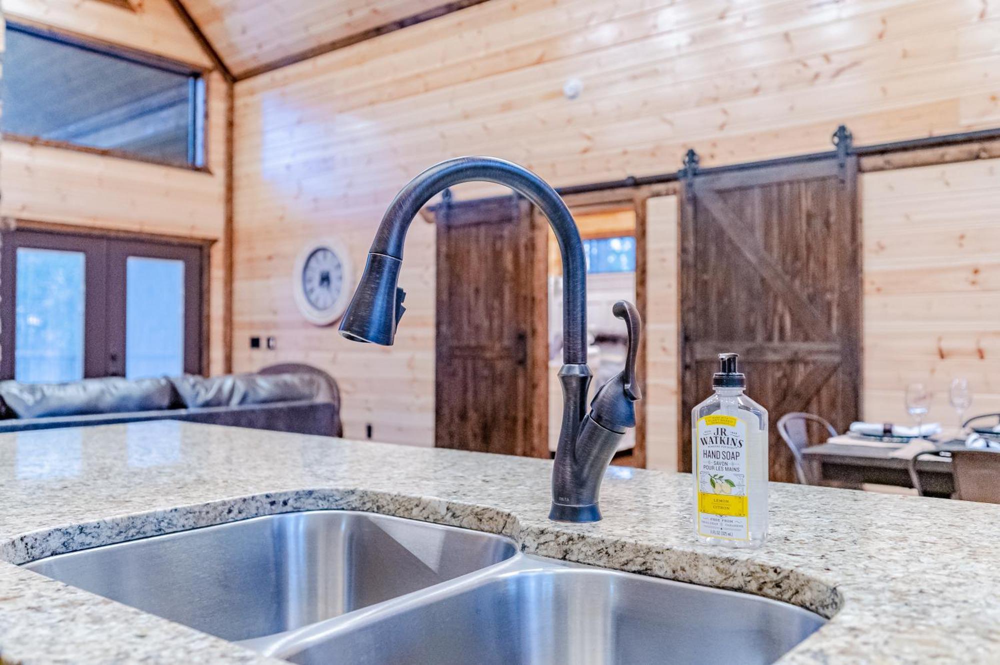 The Luxurious Blue Sky Lodge Is Epic! ブロークン・ボウ エクステリア 写真